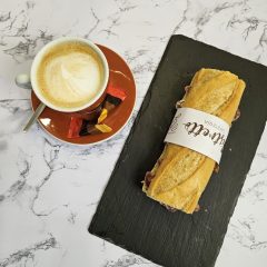 ofertas desayuno cafetería ristretto en barcelon en el barri de les corts